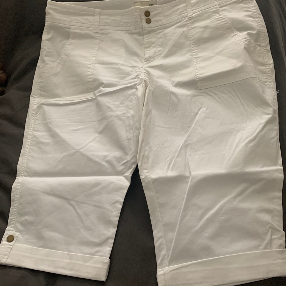 Old Navy White Cotton Capris
